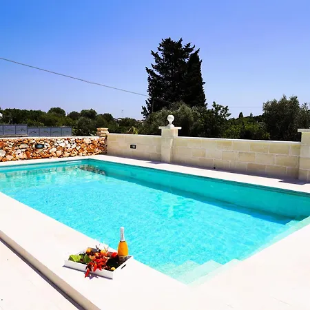 Villa D'oliviers Prestigiosa Con Piscina Ad Ostuni