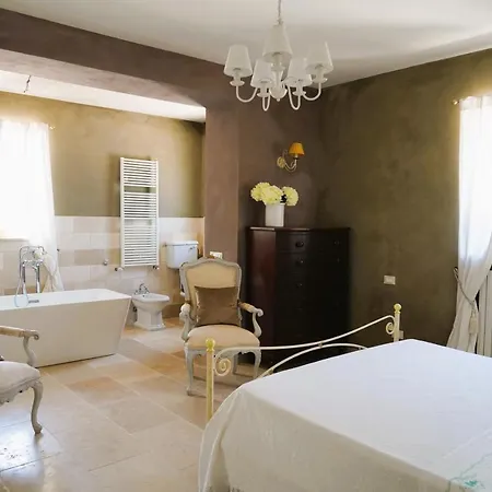 Villa D'oliviers Prestigiosa Con Piscina Ad Ostuni